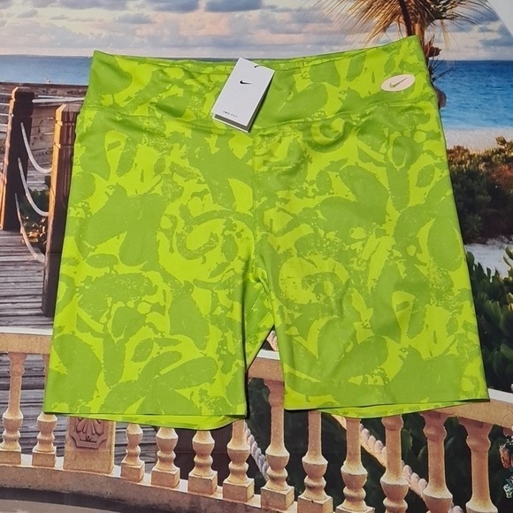 Nike One Luxe Tight Fit Shorts Size XXL NWT - Picture 2 of 8